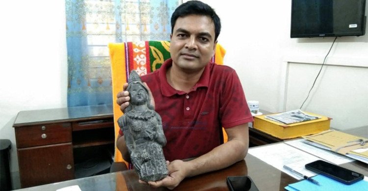দিনাজপুরে কষ্টি পাথরের মূর্তি উদ্ধার